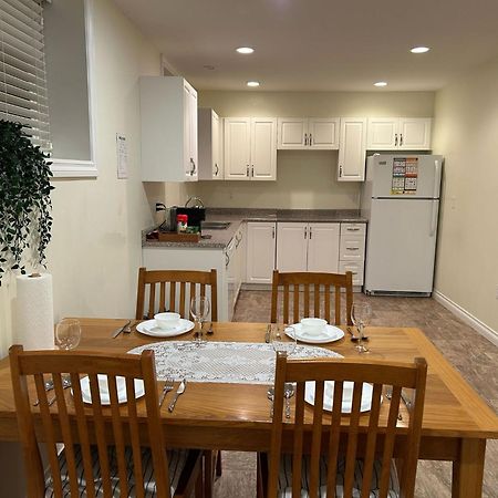 A Private Suite In Port Moody Exteriör bild