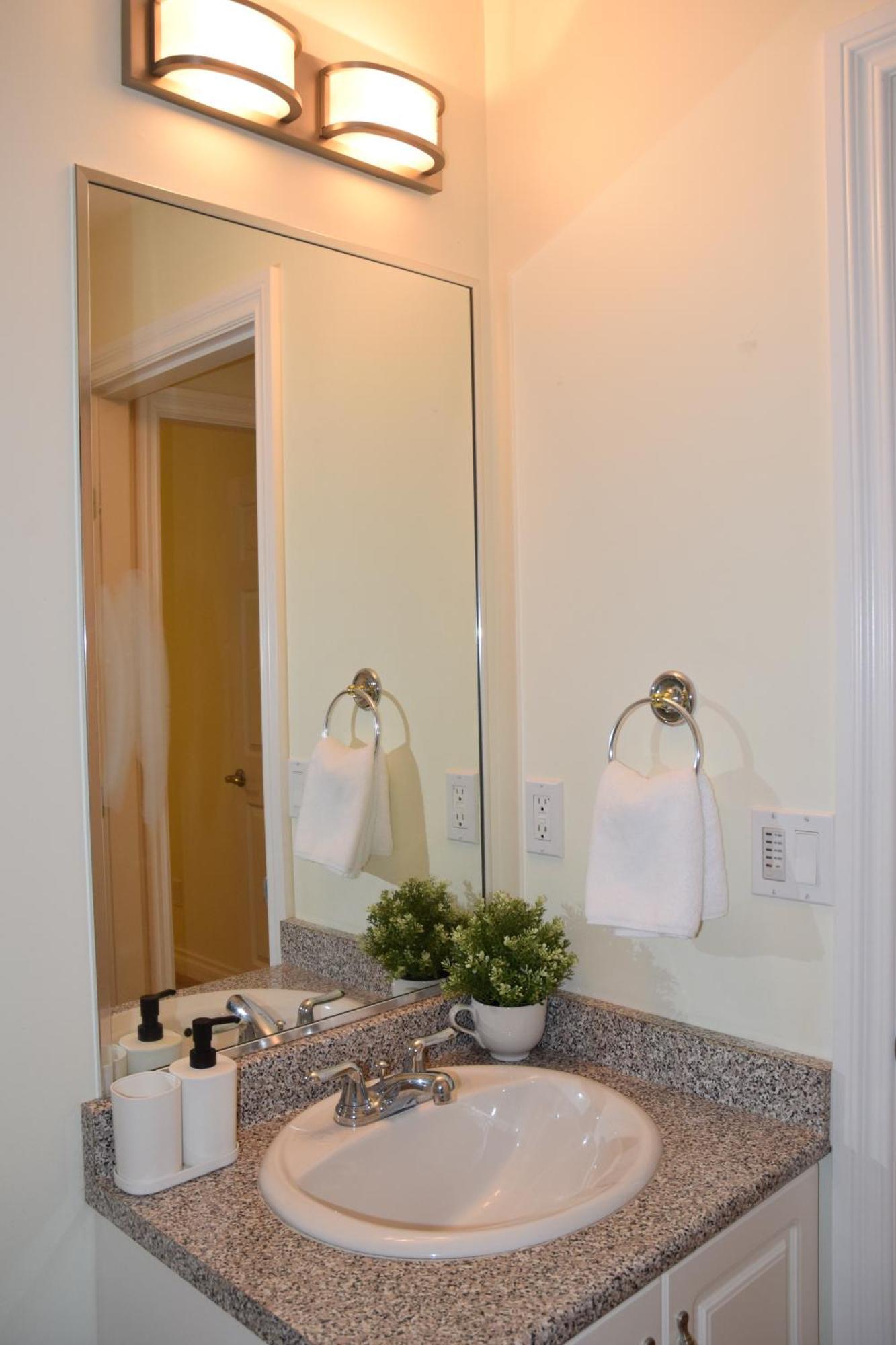 A Private Suite In Port Moody Exteriör bild