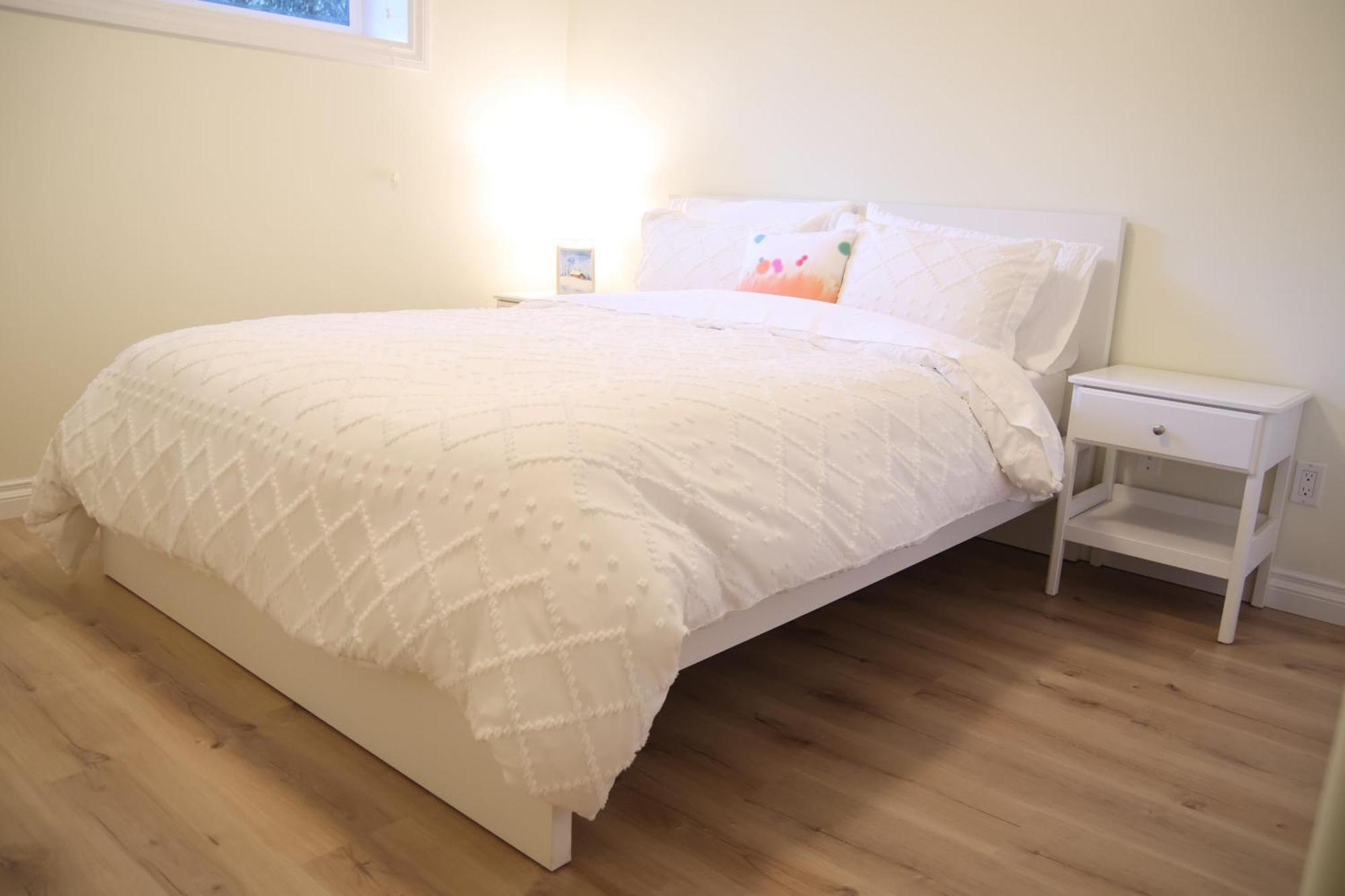 A Private Suite In Port Moody Exteriör bild